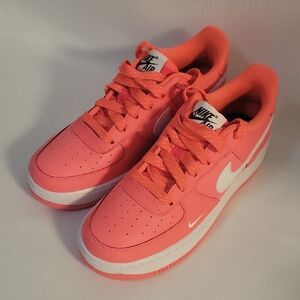 Kids Nike Air Force 1 Low Dance "Magic Ember", in Coral and White